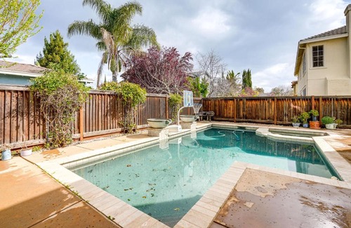Brentwood Appartement | Pool and Hot Tub Access Extended Stay in Brentwood!
