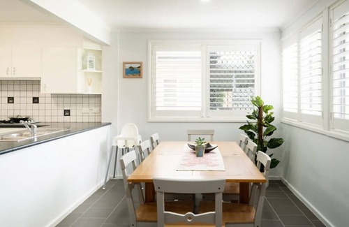 Killarney Vale Maison | Pool and Spa on the Lakefront Killarney Vale