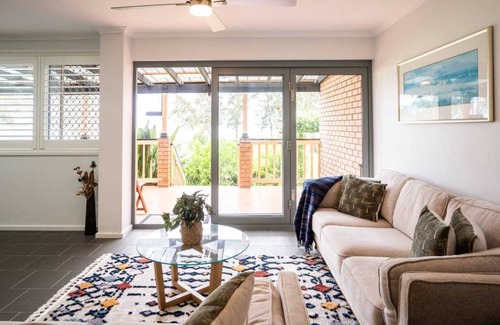 Killarney Vale Maison | Pool and Spa on the Lakefront - Killarney Vale