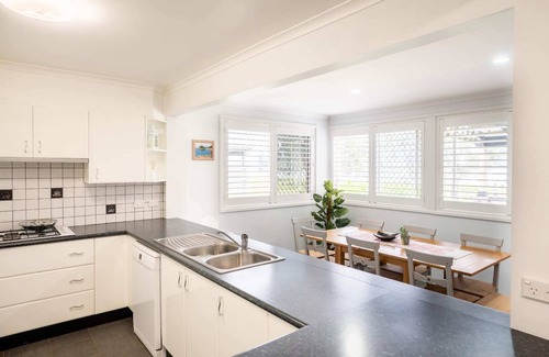 Killarney Vale Maison | Pool and Spa on the Lakefront - Killarney Vale