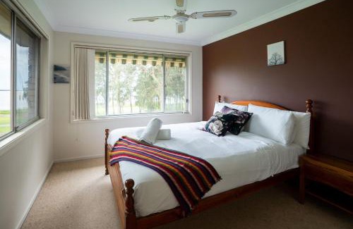 Killarney Vale Maison | Pool and Spa on the Lakefront - Main House