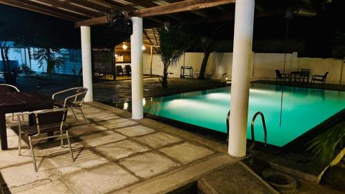 Pottuvil Division 2 Maison | Pool Bay