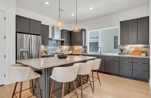 Riverside Maison | Pool & Game Room & Chef's Kitchen – 6BR Sleeps 24