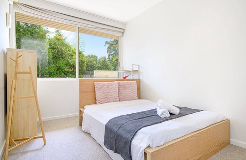 East Lindfield Maison | Pool + Garden + Bush Views Spacious 4 BR home