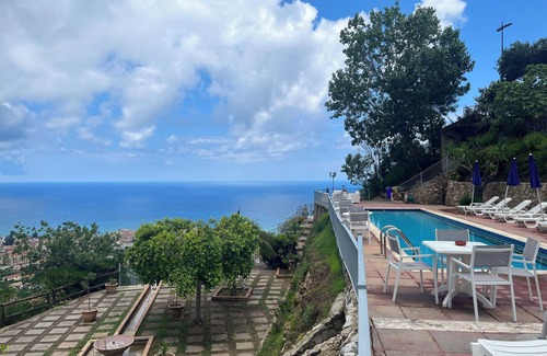 Drapia Appartement | Pool, Garden & View, 4 km from Tropea