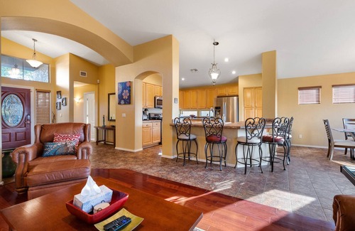 Gold Canyon Maison | Pool |Gold Canyon |Views of Superstition Mountain |FirePit| Hiking |Golf |Zipline |Unique Experience