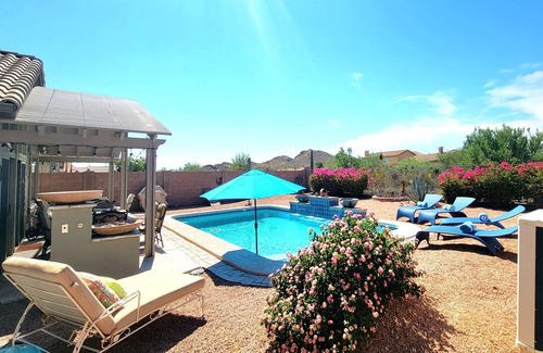Gold Canyon Maison | Pool |Gold Canyon |Views of Superstition Mountain |FirePit| Hiking |Golf |Zipline |Unique Experience