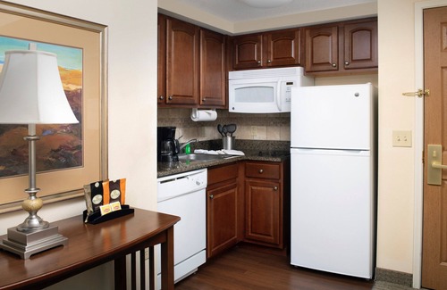 North Brunswick Appartement | Petit déjeuner gratuit. Piscine et bain à remous. Idéal pour les voyageurs d'affaires!