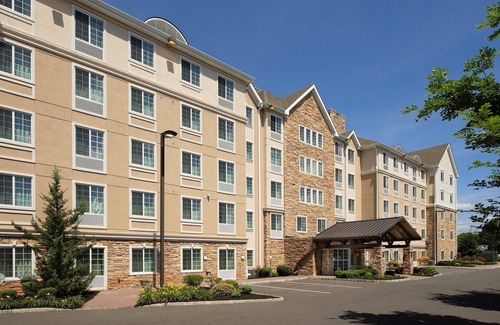 North Brunswick Appartement | Petit déjeuner gratuit. Piscine et bain à remous. Idéal pour les voyageurs d'affaires!