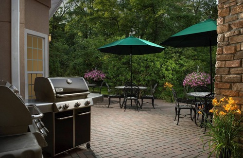 North Brunswick Appartement | Petit déjeuner gratuit. Piscine et bain à remous. Idéal pour les voyageurs d'affaires!