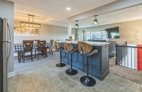 North Central Omaha Maison | 482) Pool+hot tub+ grill - Don’t miss out!