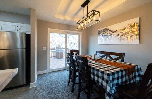 North Central Omaha Maison | 482) Pool+hot tub+ grill - Don’t miss out!