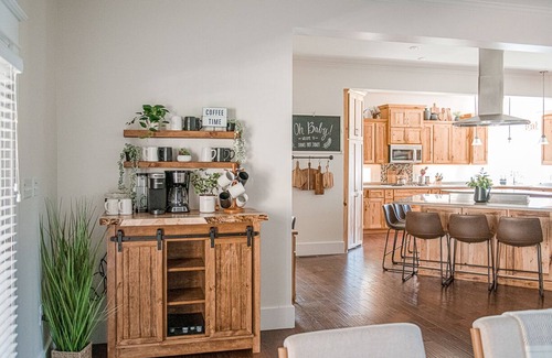 Potts Grove Maison | Pool, Hot Tub, Indoor Slide, PICKLEBALL, Game room, and so much more. Sleeps 20.