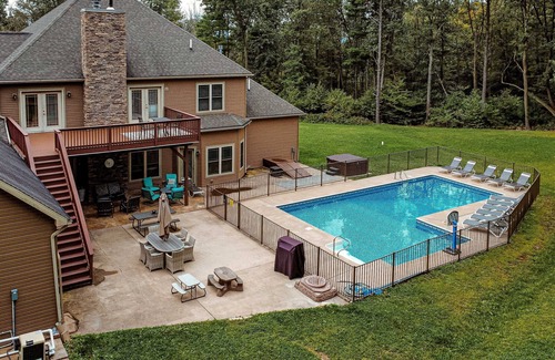 Potts Grove Maison | Pool, Hot Tub, Indoor Slide, PICKLEBALL, Game room, and so much more. Sleeps 20.