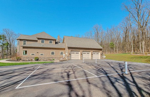 Potts Grove Maison | Pool, Hot Tub, Indoor Slide, PICKLEBALL, Game room, and so much more. Sleeps 20.