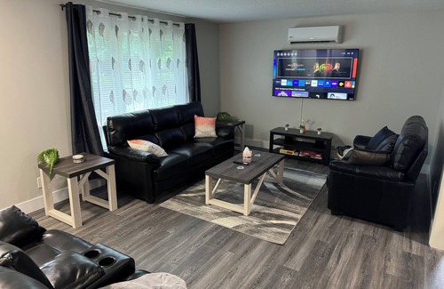 Fredericton Maison | Pool | Hot Tub | Pet Friendly