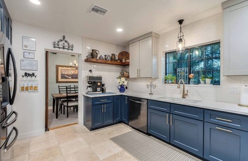 Sam Hughes Maison | Pool & Hot tub! Sam Hughes University Lux!Walkable