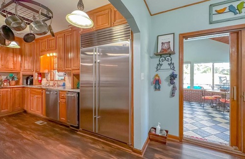 Tallahassee Maison | Groups--Hot Tub -Pool-Dogs-Private-4 Baths-Fun