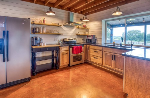 Brenham Cottage | ★ Pool, HotTub- Cardinal Cottage, RoundTop/Brenham
