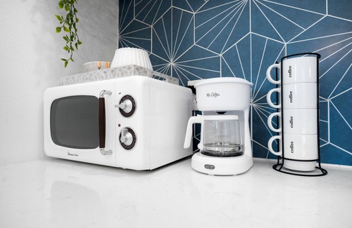 Heart of Lubbock Maison | Pool House Paradise - 1BD / 1 Bath - Near TTU