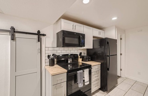 Arvada Maison | Pool I Hot Tub I Guest Suite I Fireplace I Arvada