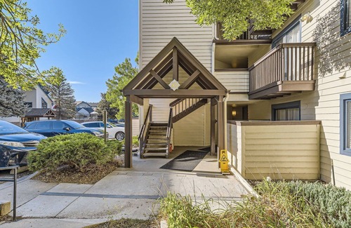 Greenwood Village Appartement | Clean and comfy 2-bed/2-bath apartment in DTC with unique decor & gas fireplace