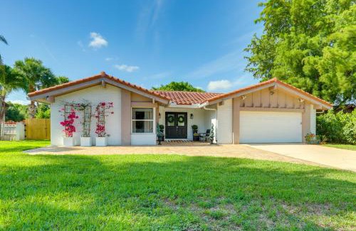 Wellington Maison | Pool Oasis and Fenced Yard Central Wellington Home