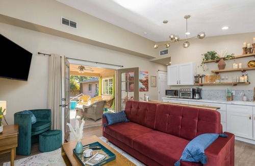 Gilbert Maison | POOL OASIS! Super Reviews! EV Charger/1BR King/Wash/Dryer/Kitchenette/Sleeps 4