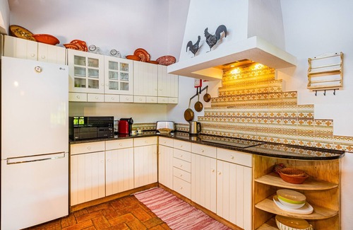 Guia Villa | SPACIOUS VILLA WITH POOL, AIR CONDITIONING & BBQ