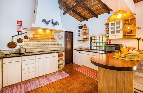 Guia Villa | SPACIOUS VILLA WITH POOL, AIR CONDITIONING & BBQ