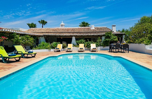 Guia Villa | SPACIOUS VILLA WITH POOL, AIR CONDITIONING & BBQ