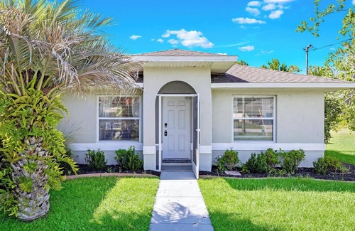 Indian Trails Maison | Pool Retreat in Palm Coast, near cinnamon sand beaches of Flagler county