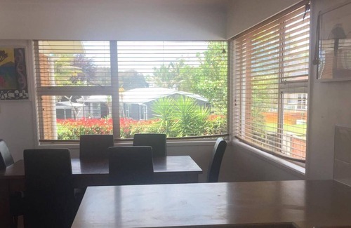 Tauranga Maison | Pool, sky tv, darts. A great place for families! Not a party house…