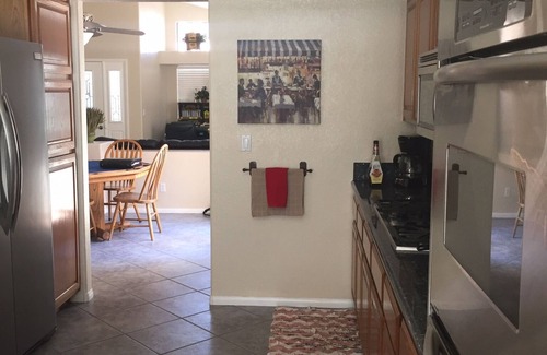Green Valley North Maison | Las Vegas / Henderson, 3 Bdrm, SPA & POOL. Mini putt 9 trous dans la cour. Promenade au golf
