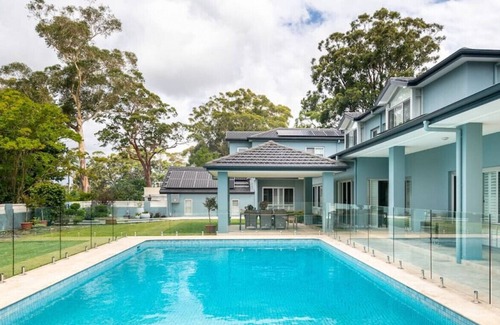 Killara Maison | Pool*Spa*Home Theatre*Gym*4 Bedroom 4 Bathroom House