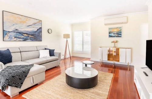 Killara Maison | Pool*Spa*Home Theatre*Gym*4 Bedroom 4 Bathroom House