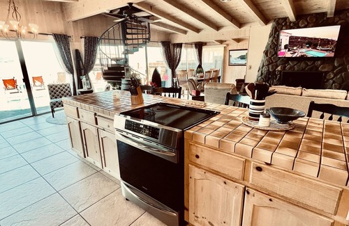 Lakeport Maison | Pool/Spa Lakefront, Lakeport, Clearlake, King Ste W/dock for fishing or boating.