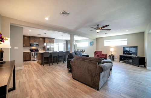 Papago Parkway Maison | GOLF GRATUIT! Dog Friendly! Table de jeu ESPN multi, barbecue, minutes de la vieille ville Scottsdale & Giants Stadium