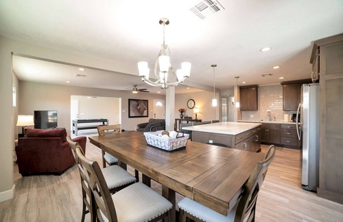 Papago Parkway Maison | GOLF GRATUIT! Dog Friendly! Table de jeu ESPN multi, barbecue, minutes de la vieille ville Scottsdale & Giants Stadium