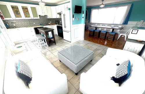 Osborn Island Maison | POOL, TIKI BAR, WATERFRONT home, 8 LBI Beach passes in Mystic Island NJ