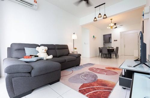 Tanjung Bungah Copropriété | Pool View 3BR* Walk to SHOPS EAT * AC & Wi-Fi