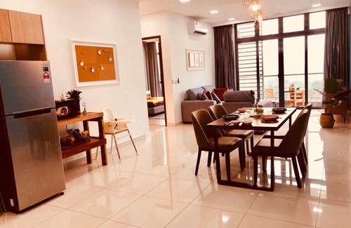Masai Copropriété | Condo avec vue sur la piscine / Près de l'anse Senibong, Mid Valley et CIQ / 中文 房东
