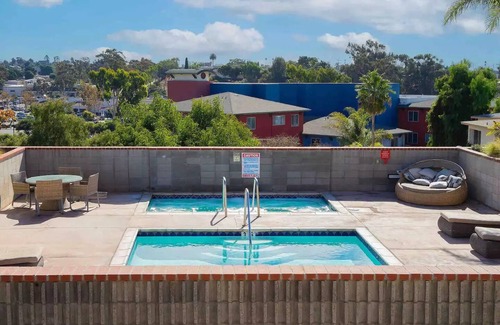 National City Appartement | Pool View Modern 3 Bdrm Apt