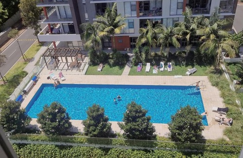 Macquarie Park Appartement | Pool View of Marquarie Park Paradise