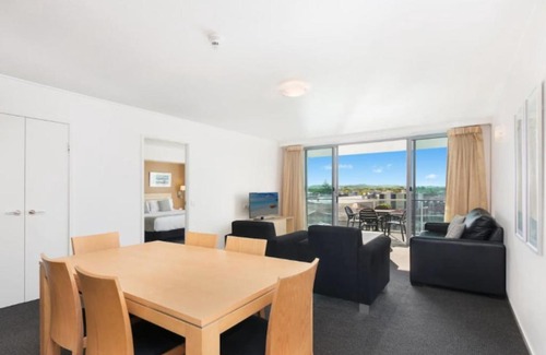 Ballina Appartement | Pool View Retreat