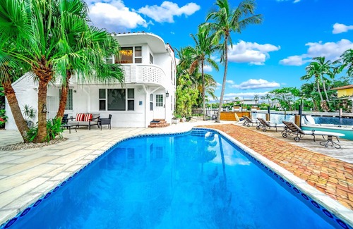 Seven Isles Maison | Pool & Waterfront! Las Olas+Walk To Beach!