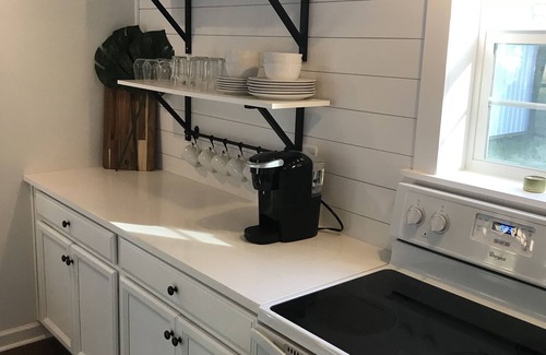 Mount Pleasant Cottage | Cottage Poolhouse Breezy