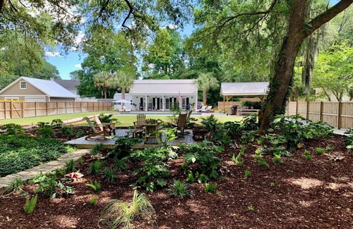Mount Pleasant Cottage | Cottage Poolhouse Breezy