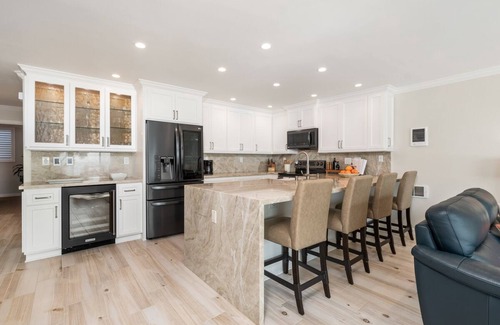 Solana Beach Copropriété | Poolside and Beachfront Remodeled Close to Everything!