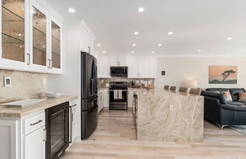 Solana Beach Copropriété | Poolside and Beachfront Remodeled Close to Everything!